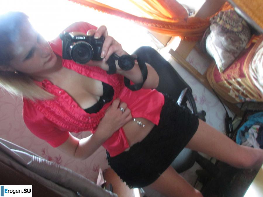 The girl loves to photograph her pussy. Photo 7
