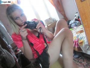 The girl loves to photograph her pussy. Thumb 50