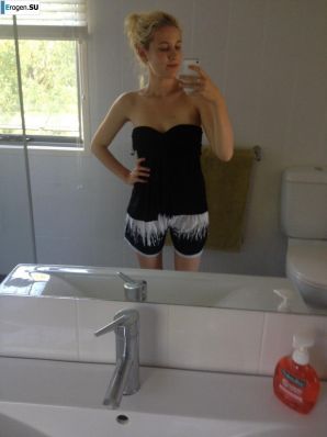 In the restroom. Thumb 16
