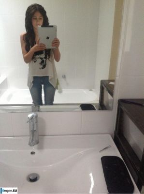 In the restroom. Thumb 28