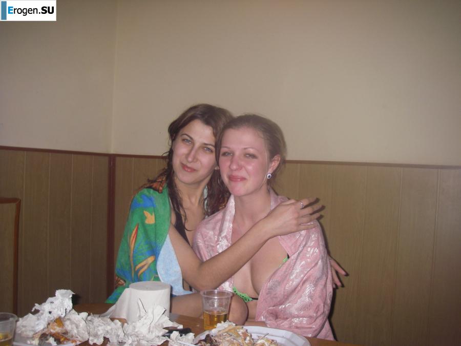 Girlfriends at a Bachelorette Party. Photo 24