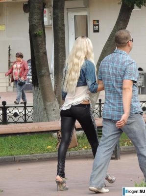 Девушки в леггинсах. Эскиз 21