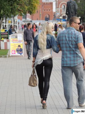 Девушки в леггинсах. Эскиз 22