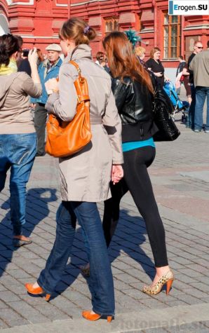 Девушки в леггинсах. Эскиз 33