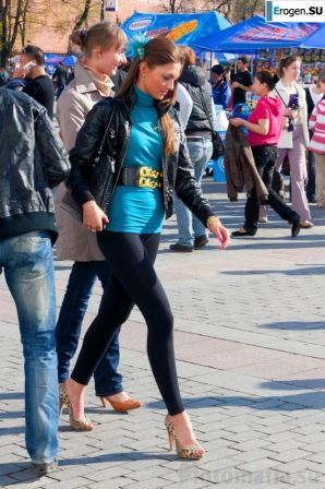 Девушки в леггинсах. Эскиз 41