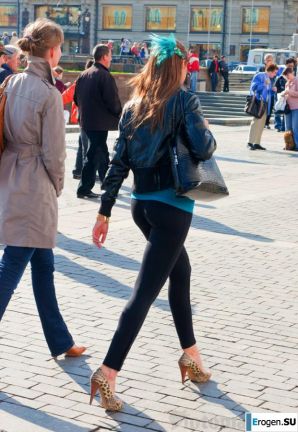 Девушки в леггинсах. Эскиз 44