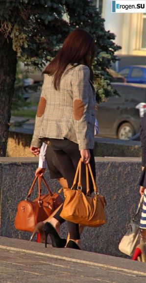 Девушки в леггинсах. Эскиз 47