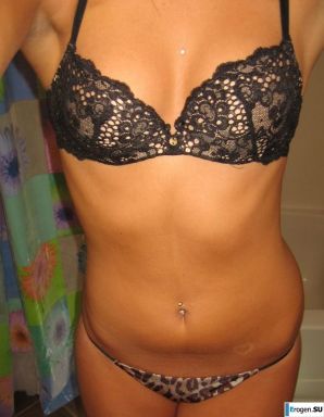 naked brunette. Thumb 52