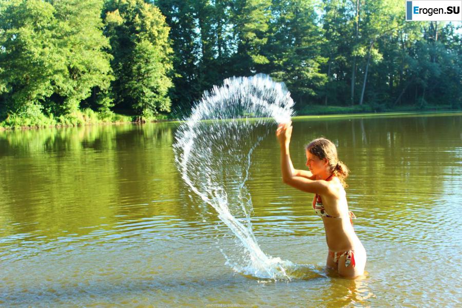 naked girls on the lake. Photo 28