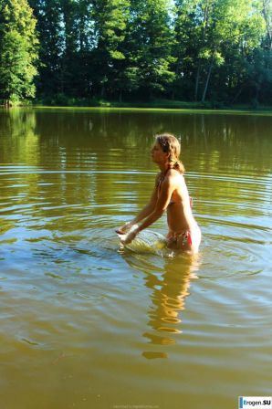 naked girls on the lake. Thumb 16