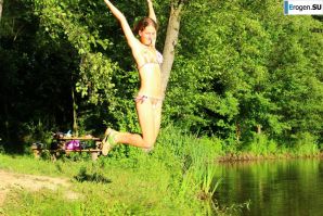 naked girls on the lake. Thumb 9