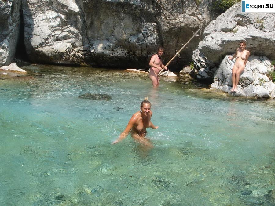 tourists and nudists in one bottle. Photo 25