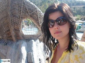 petite short-haired brunette on vacation. Part 2. Thumb 20