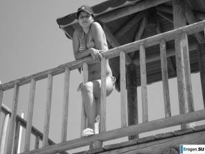 petite short-haired brunette on vacation. Part 2. Thumb 24