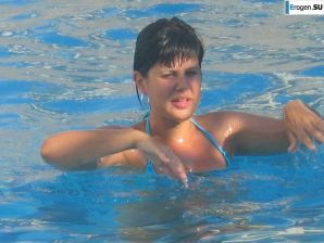 petite short-haired brunette on vacation. Part 2. Thumb 9