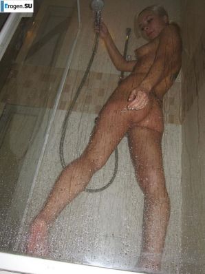tattooed blonde walks naked. Thumb 27