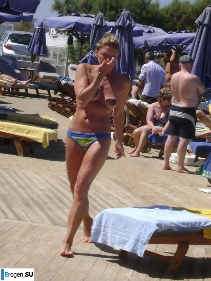 fun on a nudist beach. Photo 3