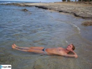 fun on a nudist beach. Thumb 15