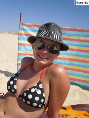mischievous minx on the beach. Thumb 25