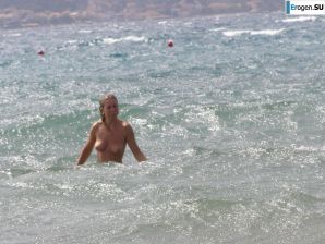 nude on the beach and in the room. Thumb 7