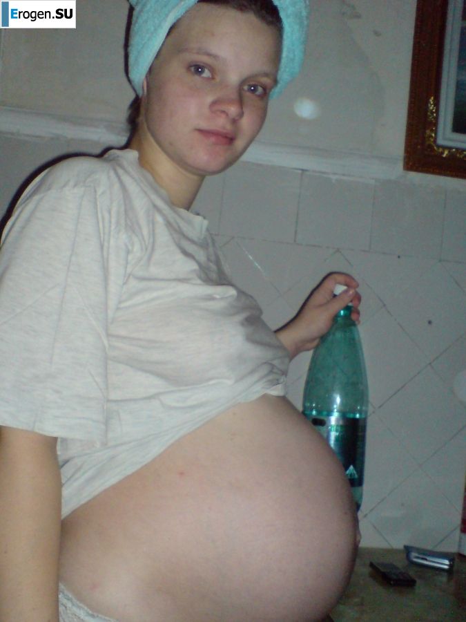 a young girl with her boyfriend frolics. Photo 20