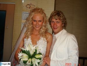 wedding and honeymoon of a blonde model. Thumb 7