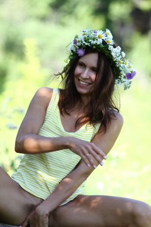 undressed outdoors in front of the photographer. Part 5. Thumb 30