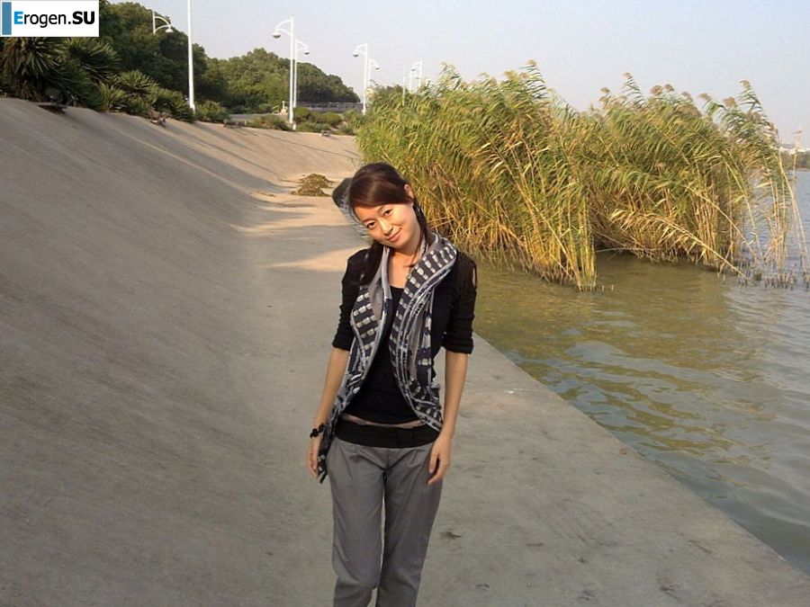 Chinese woman went on a business trip. Slide 2