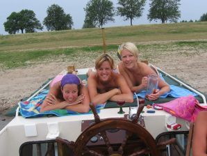 girls are only topless friends. Thumb 24