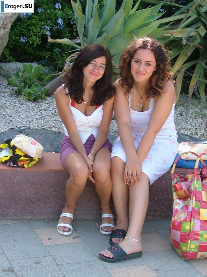 Passionate brunette showed her hairy pussy on vacation. Slide 29