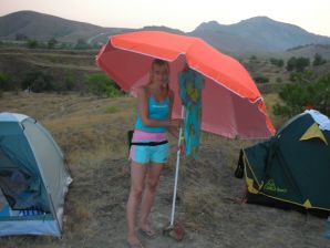 The girl undressed in the company of vacationers and showed an excellent figure. Thumb 26