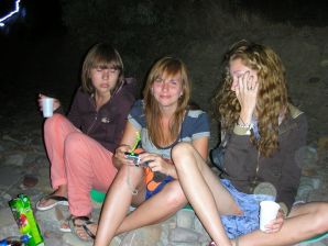The girl undressed in the company of vacationers and showed an excellent figure. Thumb 27