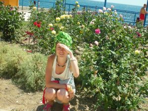 The girl undressed in the company of vacationers and showed an excellent figure. Thumb 28