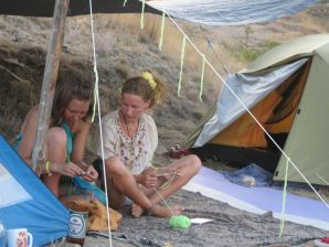The girl undressed in the company of vacationers and showed an excellent figure. Thumb 40