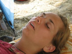 The girl undressed in the company of vacationers and showed an excellent figure. Thumb 44