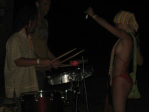 The girl undressed in the company of vacationers and showed an excellent figure. Thumb 47