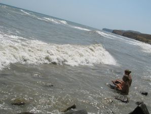 The girl undressed in the company of vacationers and showed an excellent figure. Thumb 53