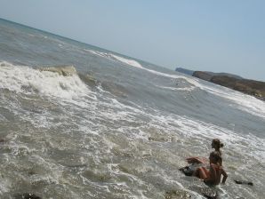 The girl undressed in the company of vacationers and showed an excellent figure. Thumb 55