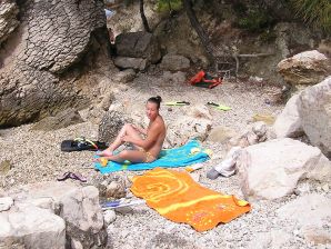 A sports student undressed on the beach and swam naked. Part 2. Thumb 13