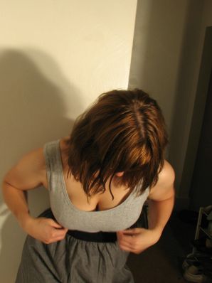 A girl with large breasts poses in clothes and then undresses. Thumb 13
