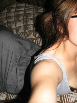 A girl with large breasts poses in clothes and then undresses. Thumb 28
