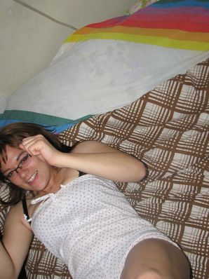A girl with large breasts poses in clothes and then undresses. Thumb 31