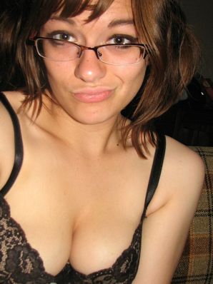 A girl with large breasts poses in clothes and then undresses. Thumb 36