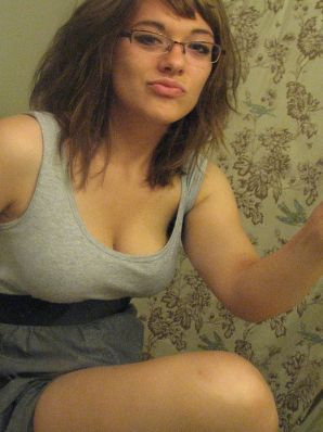 A girl with large breasts poses in clothes and then undresses. Thumb 8