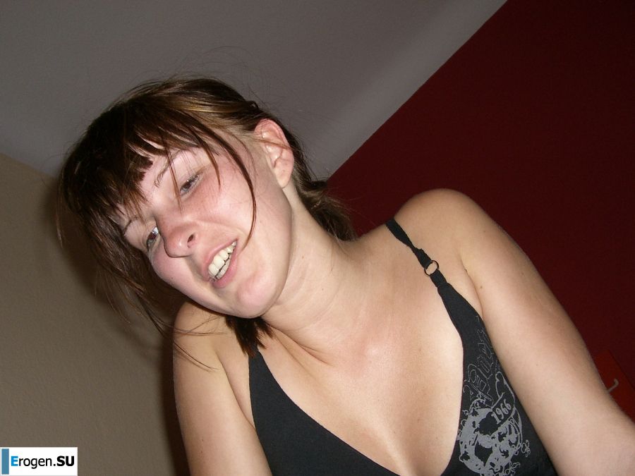 An appetizing student took off everything and showed a shaved pussy. Photo 23