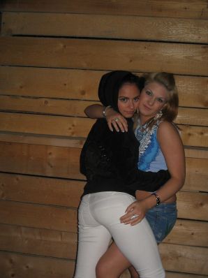 Blonde and brunette kiss and show boobs to each other. Thumb 32