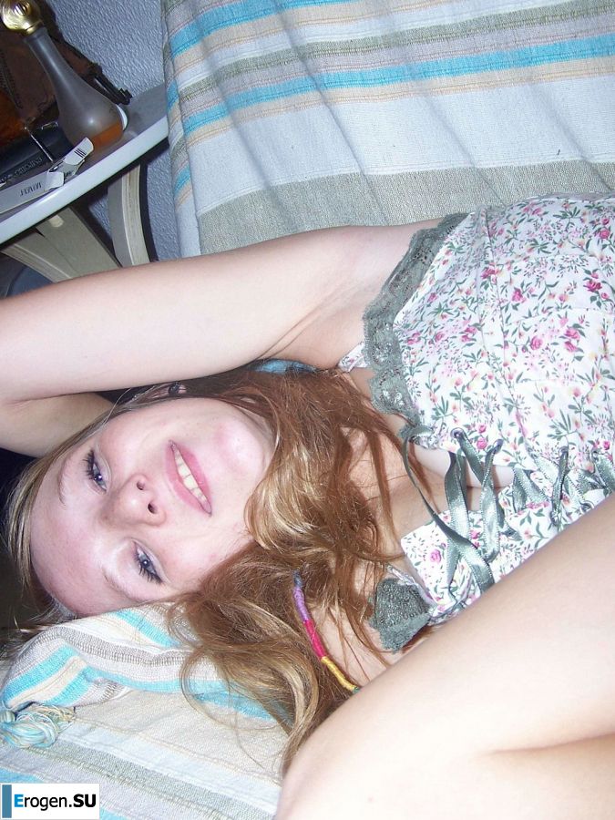 The red-haired beauty poses on the bed without panties, spread her legs. Slide 7