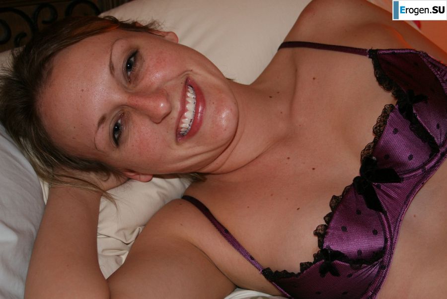 The young wife undressed and showed her fluffy and small tits. Slide 15