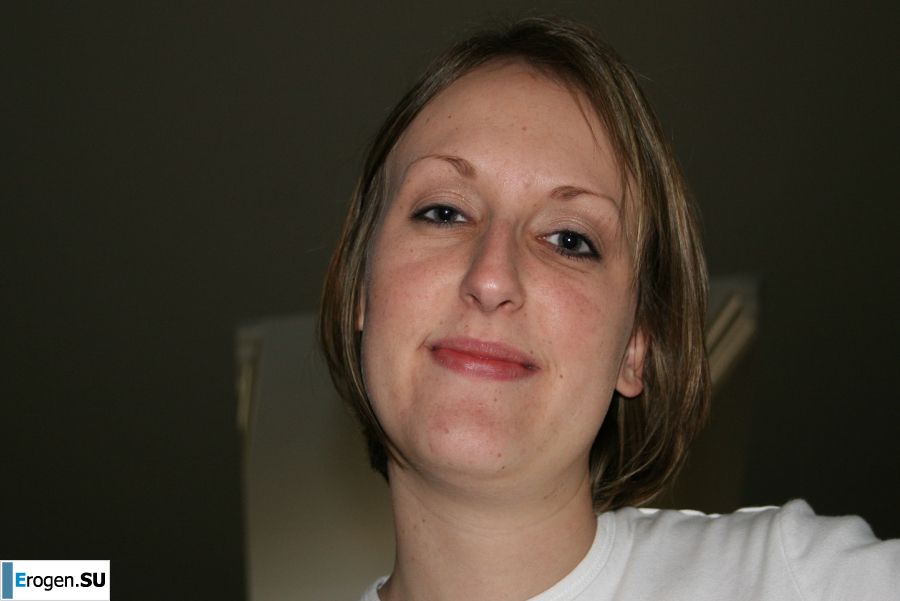 The young wife undressed and showed her fluffy and small tits. Slide 18