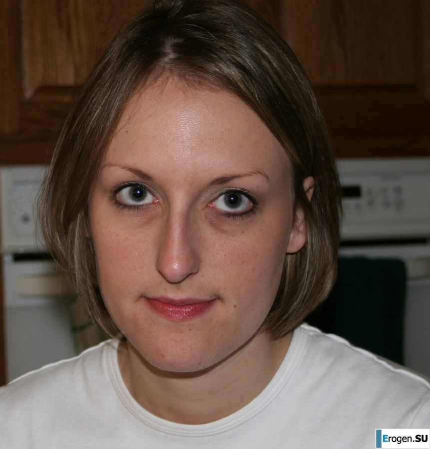 The young wife undressed and showed her fluffy and small tits. Slide 19